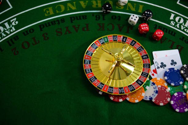 Filipino player selecting a bingo room on a smartphone app